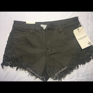 Women’s Army Green Lace Floral Accent Shorts NWT